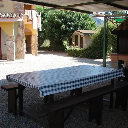 Domus Piras Εξοχικό σπίτι *